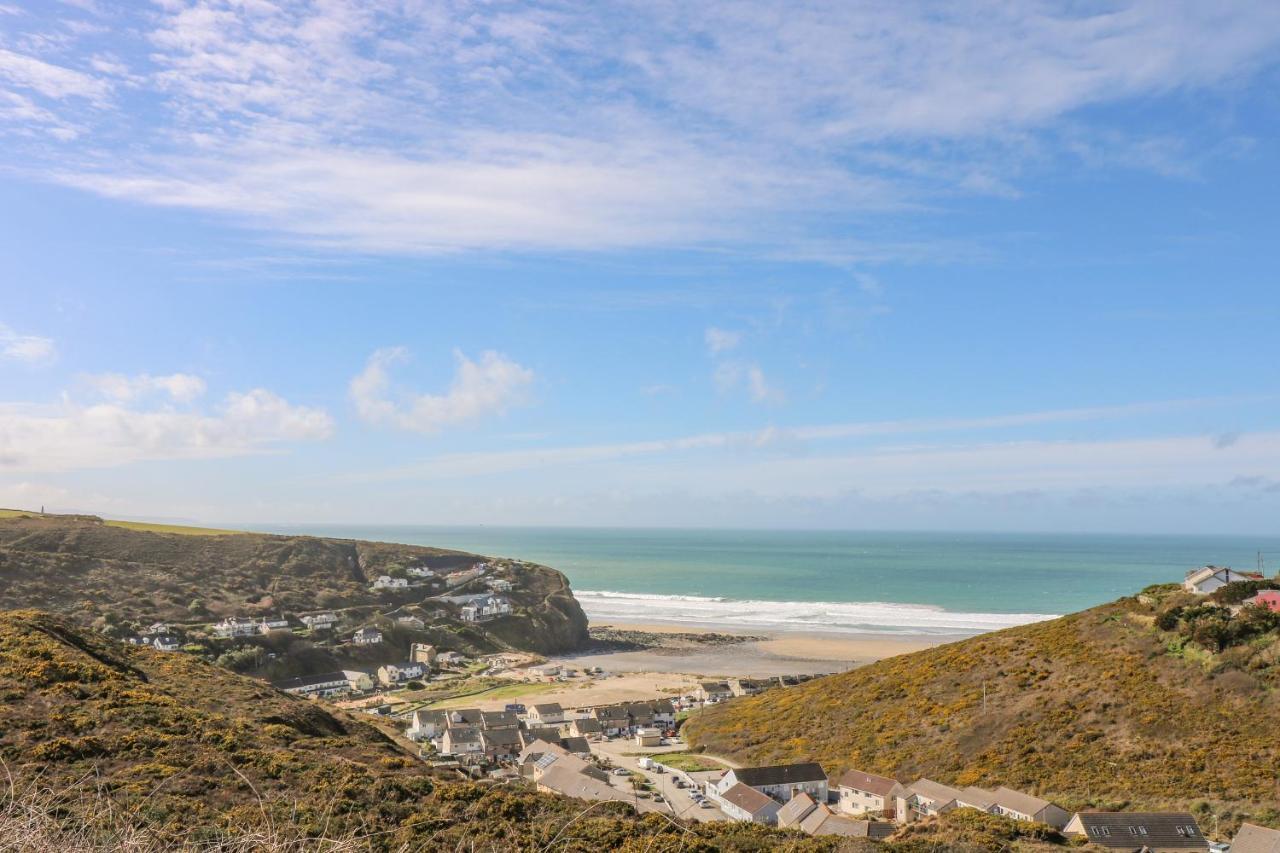 Sea Breeze 17 Gannel Holiday home *